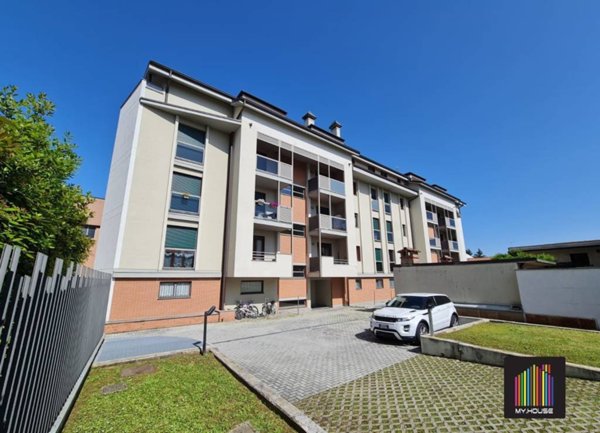 appartamento in vendita a Gallarate in zona Cascinetta