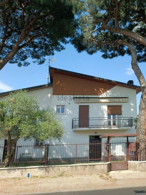 casa indipendente in vendita a Gallarate in zona Madonna in Campagna