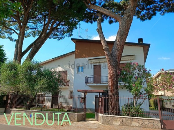 casa indipendente in vendita a Gallarate in zona Madonna in Campagna