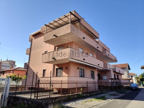 appartamento in vendita a Gallarate in zona Arnate