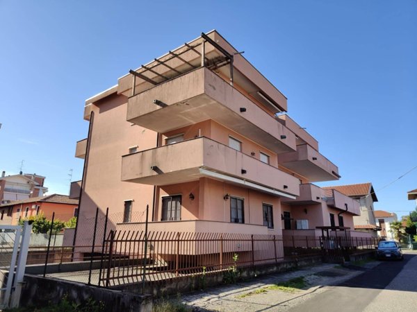 appartamento in vendita a Gallarate in zona Arnate