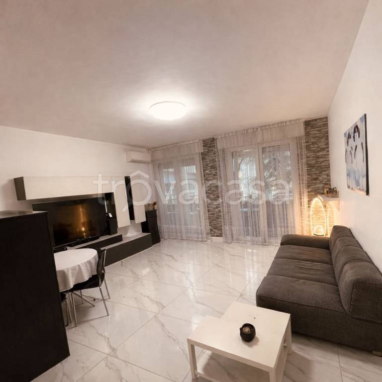 appartamento in vendita a Gallarate in zona Crenna