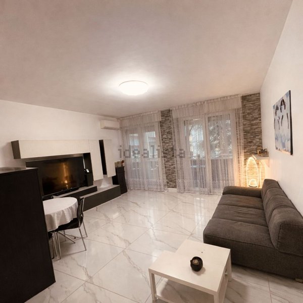 appartamento in vendita a Gallarate in zona Crenna