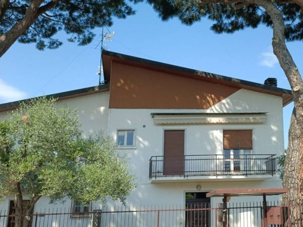 casa indipendente in vendita a Gallarate in zona Madonna in Campagna