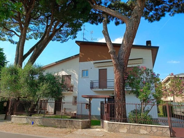 casa indipendente in vendita a Gallarate in zona Madonna in Campagna
