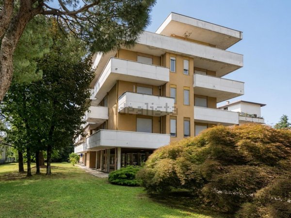 appartamento in vendita a Gallarate in zona Cascinetta