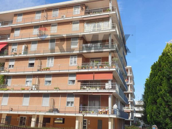 appartamento in vendita a Gallarate in zona Sciarè