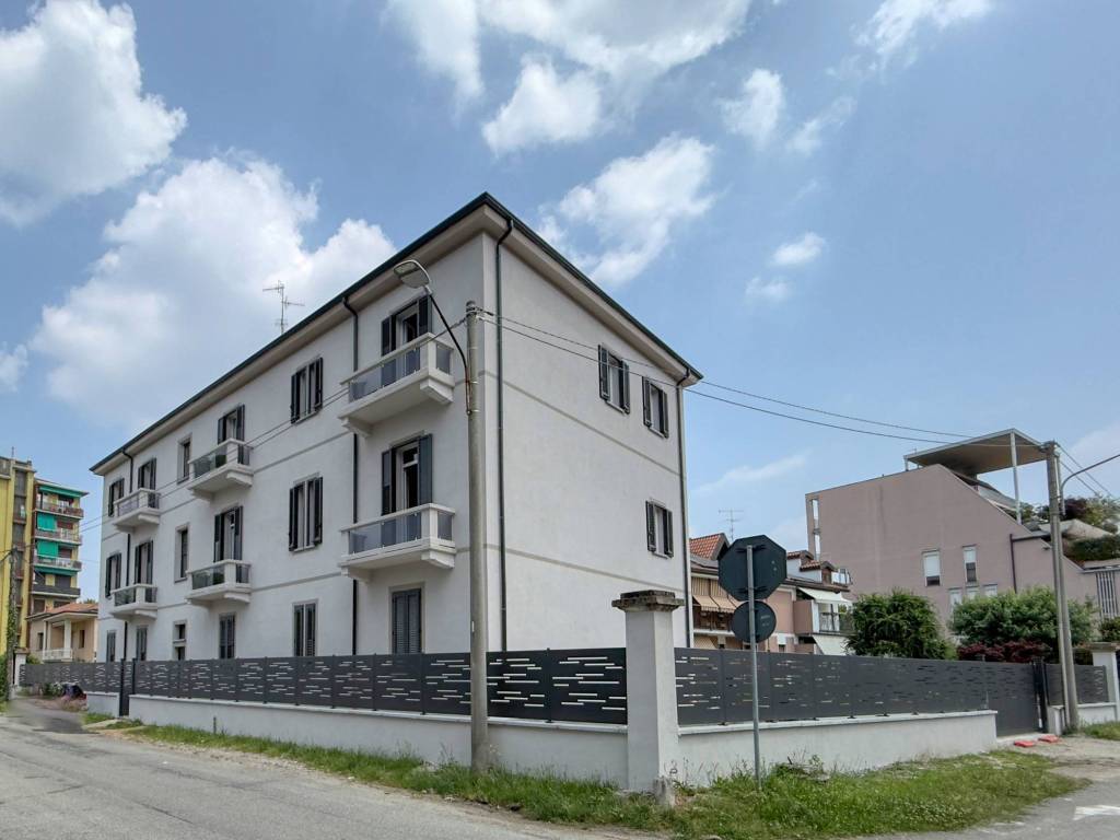 appartamento in vendita a Gallarate in zona Cascinetta