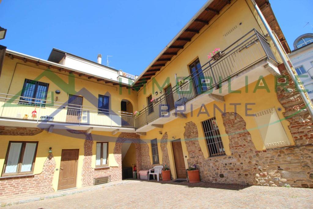 appartamento in vendita a Gallarate in zona Crenna
