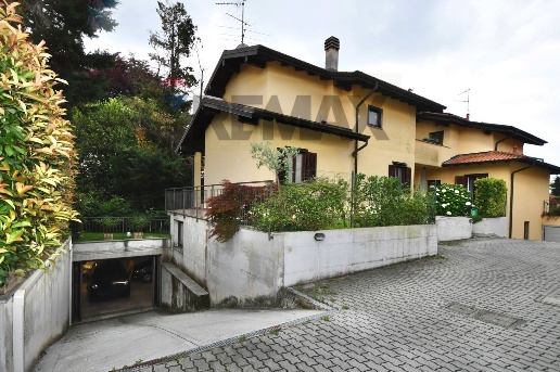 casa indipendente in vendita a Gallarate in zona Crenna