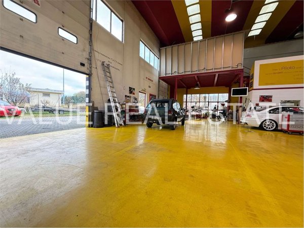 appartamento in vendita a Gallarate in zona Sciarè
