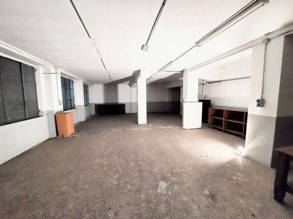 ufficio in vendita a Gallarate in zona Sciarè
