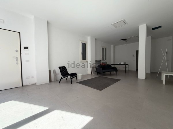 locale commerciale in vendita a Gallarate