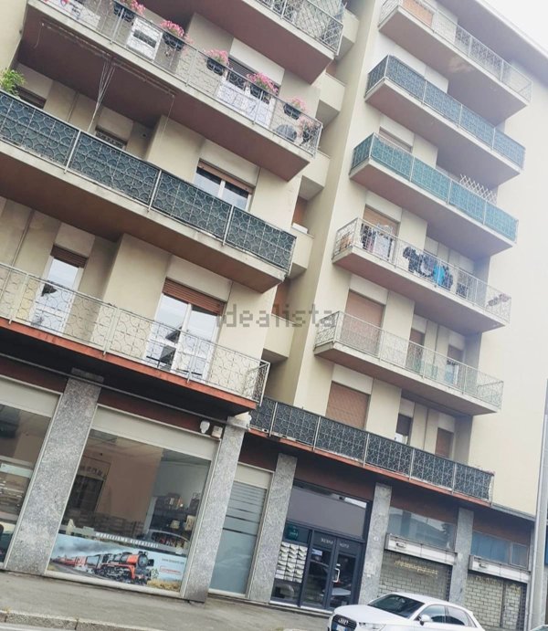 negozio in vendita a Gallarate in zona Arnate