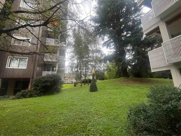 appartamento in vendita a Gallarate in zona Sciarè