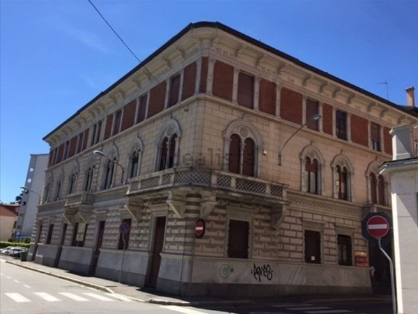 appartamento in vendita a Gallarate in zona Sciarè