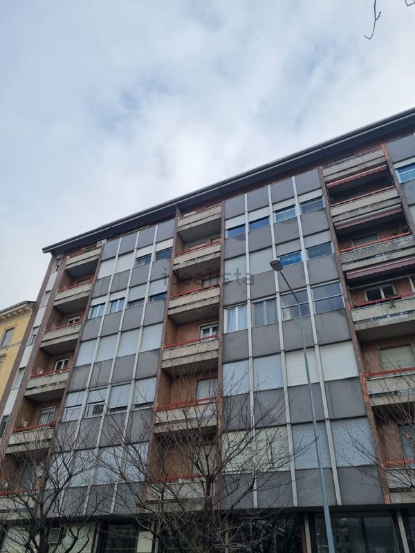 appartamento in vendita a Gallarate in zona Sciarè