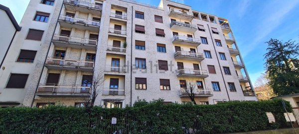 appartamento in vendita a Gallarate in zona Sciarè