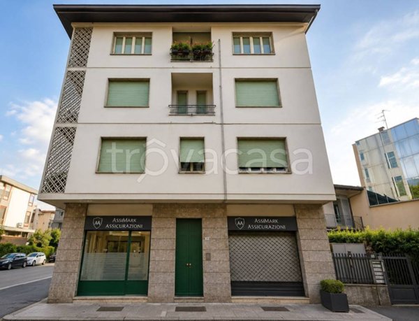 appartamento in vendita a Gallarate in zona Sciarè