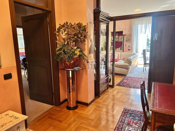 appartamento in vendita a Gallarate in zona Sciarè