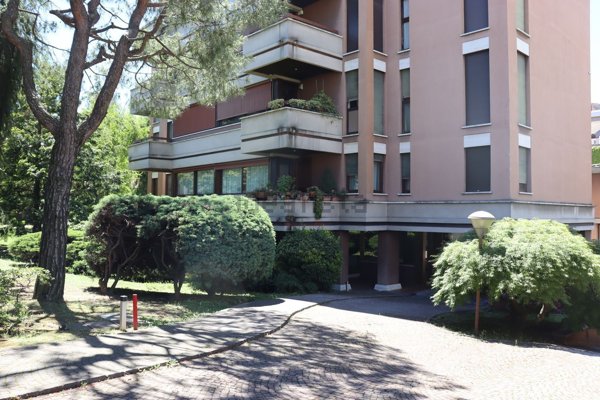 appartamento in vendita a Gallarate in zona Sciarè