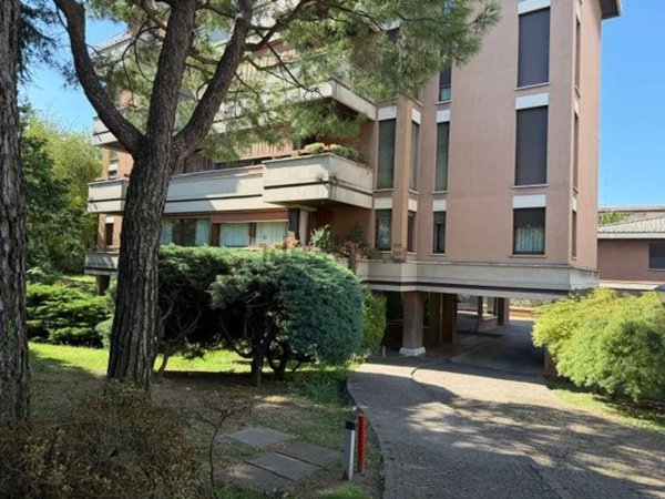 appartamento in vendita a Gallarate in zona Sciarè