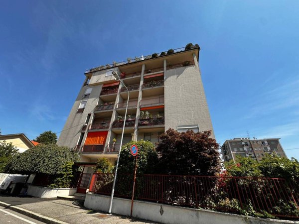 appartamento in vendita a Gallarate in zona Arnate