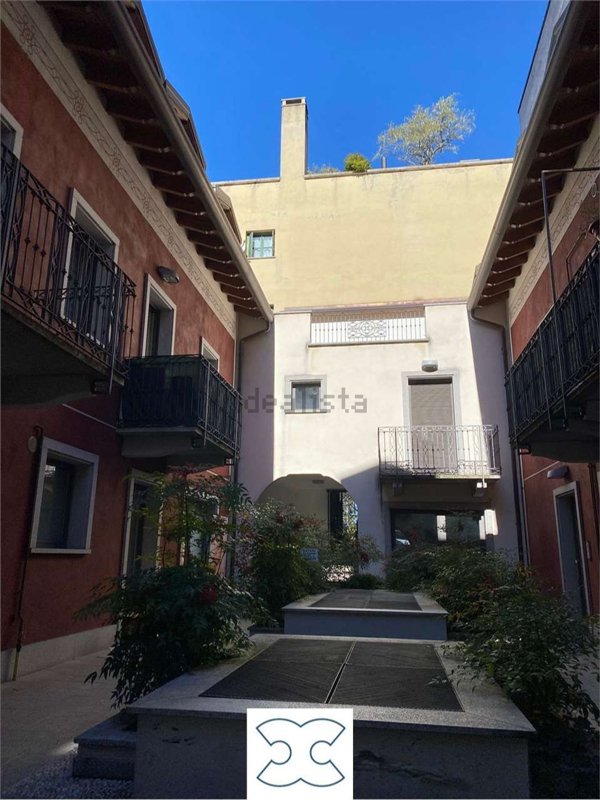 negozio in vendita a Gallarate in zona Sciarè