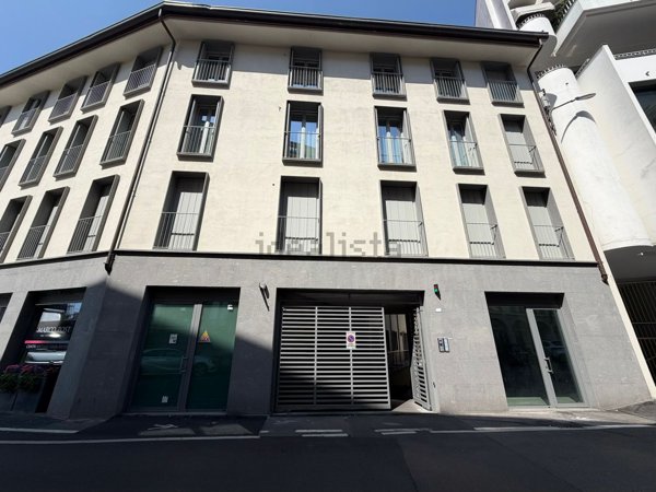 ufficio in vendita a Gallarate in zona Sciarè