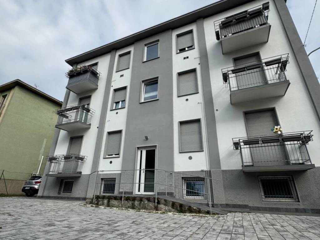 intera palazzina in vendita a Gallarate in zona Arnate