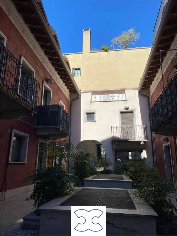 negozio in vendita a Gallarate in zona Sciarè