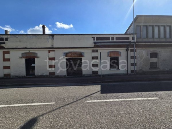 negozio in vendita a Gallarate in zona Arnate
