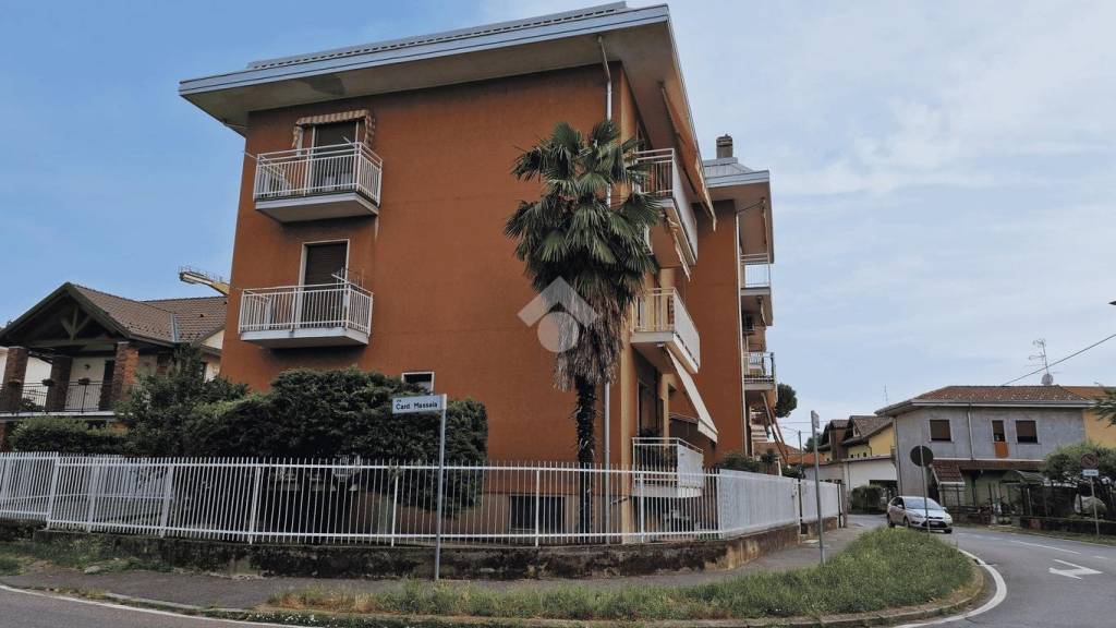appartamento in vendita a Gallarate in zona Arnate