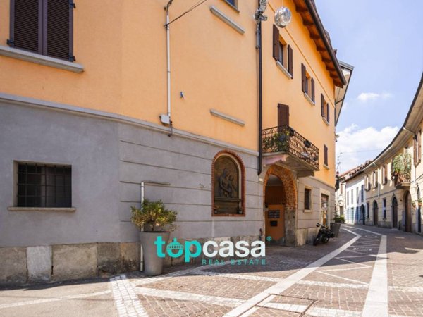 appartamento in vendita a Gallarate in zona Sciarè