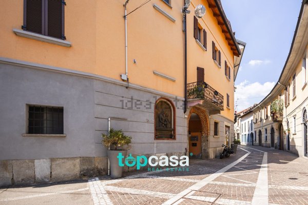 appartamento in vendita a Gallarate in zona Sciarè