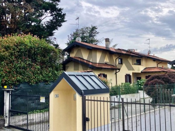 casa indipendente in vendita a Gallarate in zona Crenna