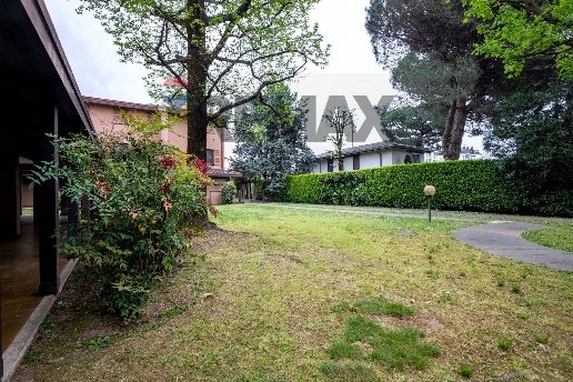 casa indipendente in vendita a Gallarate in zona Arnate