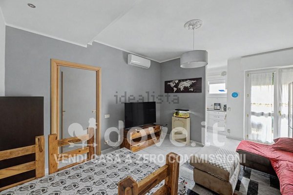 appartamento in vendita a Gallarate in zona Sciarè