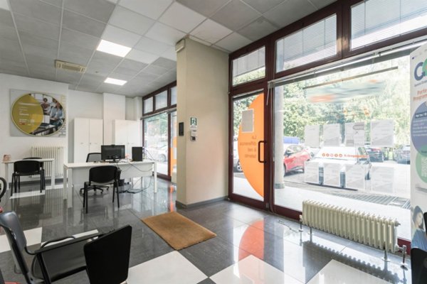 ufficio in vendita a Gallarate in zona Sciarè
