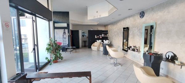 locale commerciale in vendita a Gallarate
