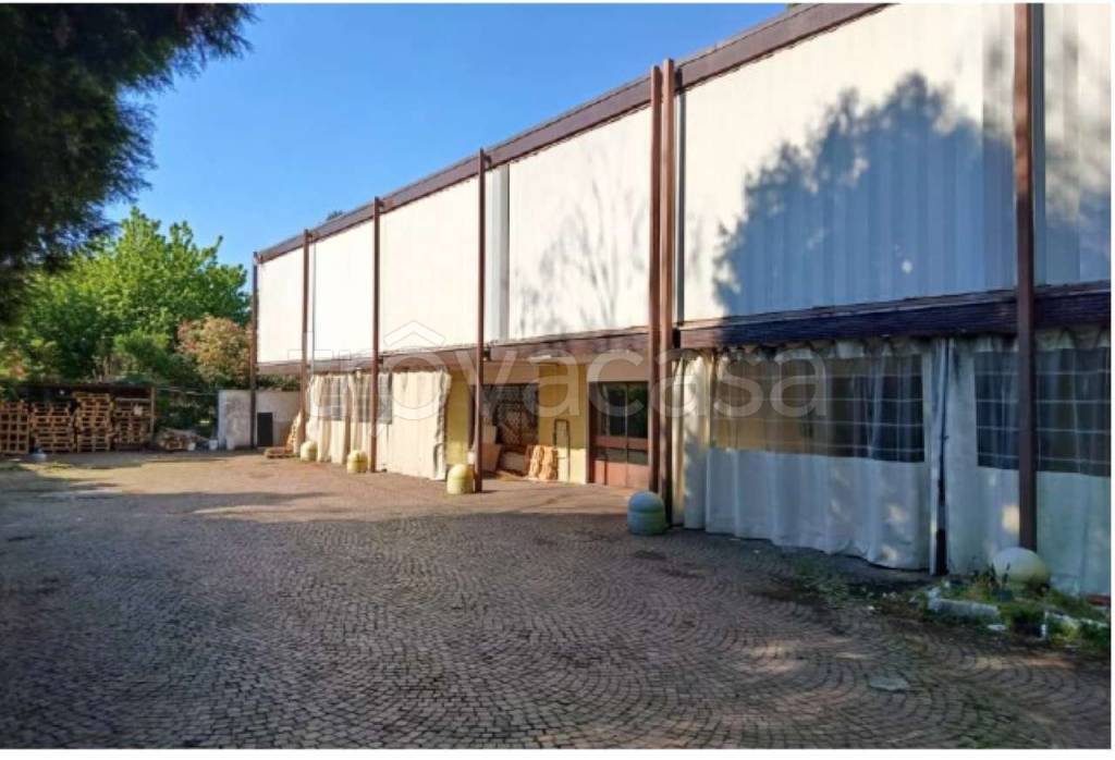 negozio in vendita a Gallarate in zona Moriggia