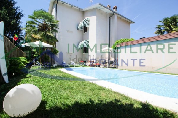 casa indipendente in vendita a Gallarate in zona Crenna