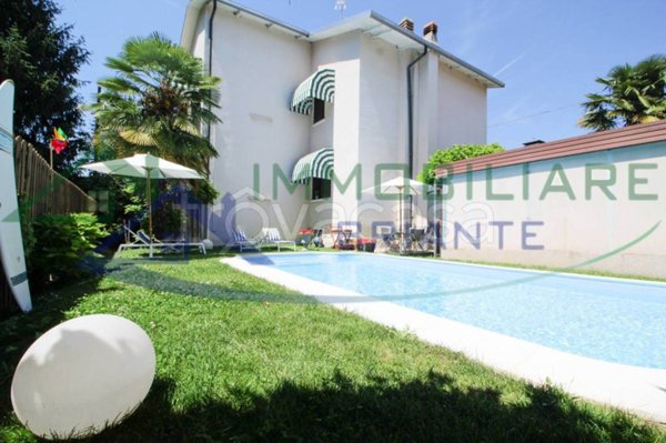 casa indipendente in vendita a Gallarate in zona Crenna