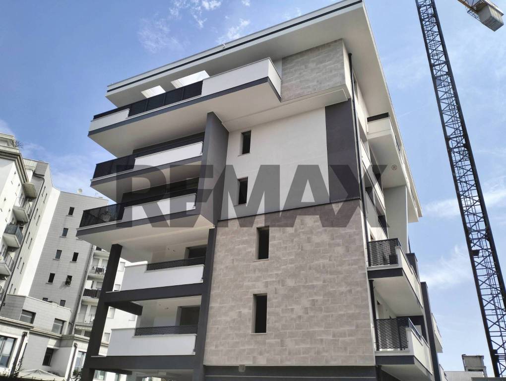 appartamento in vendita a Gallarate in zona Sciarè