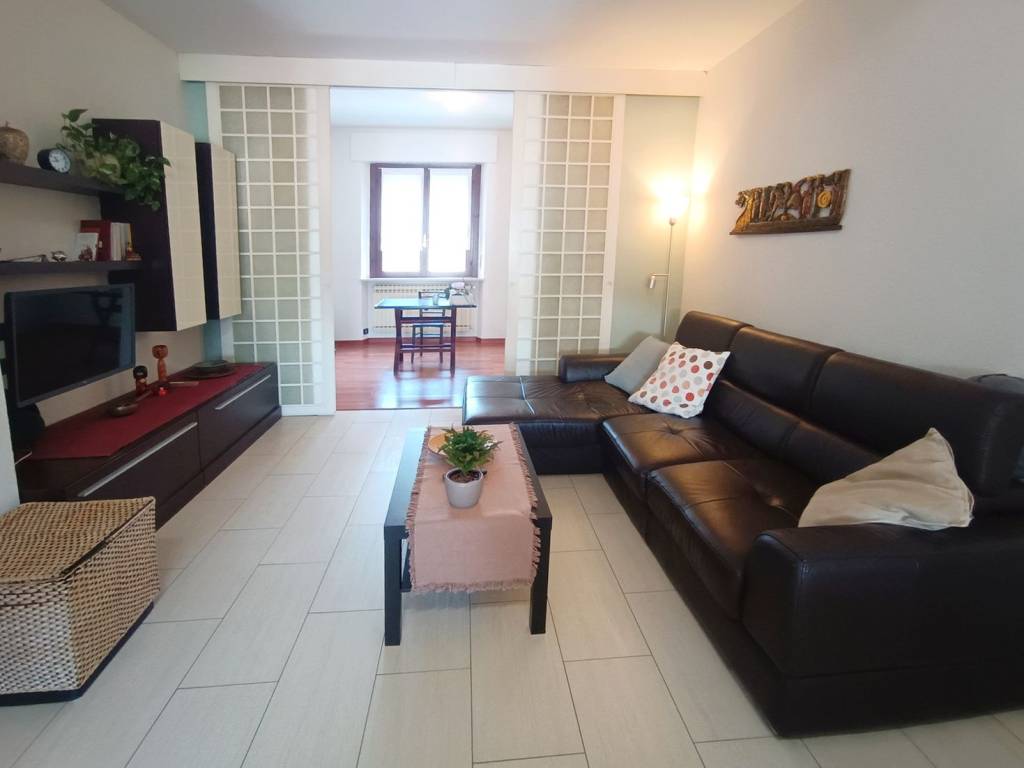 appartamento in vendita a Gallarate in zona Sciarè
