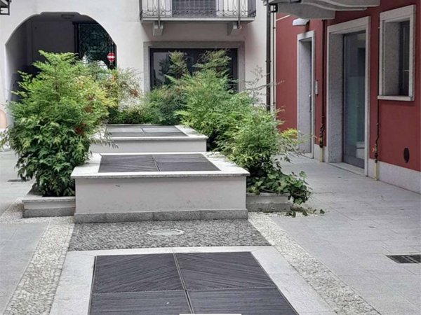 negozio in vendita a Gallarate in zona Sciarè