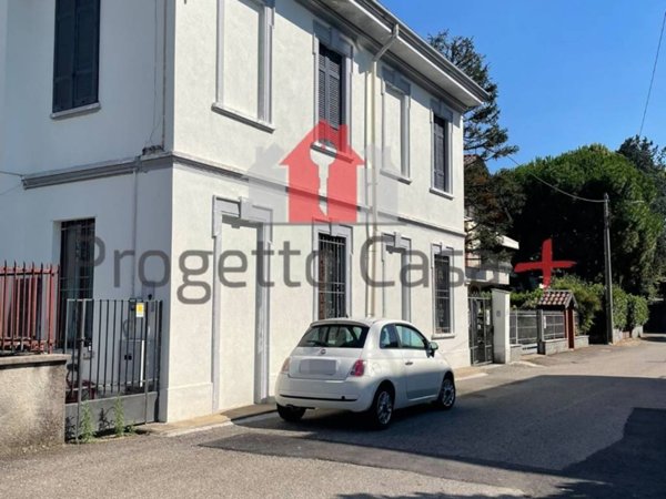 casa indipendente in vendita a Gallarate in zona Arnate