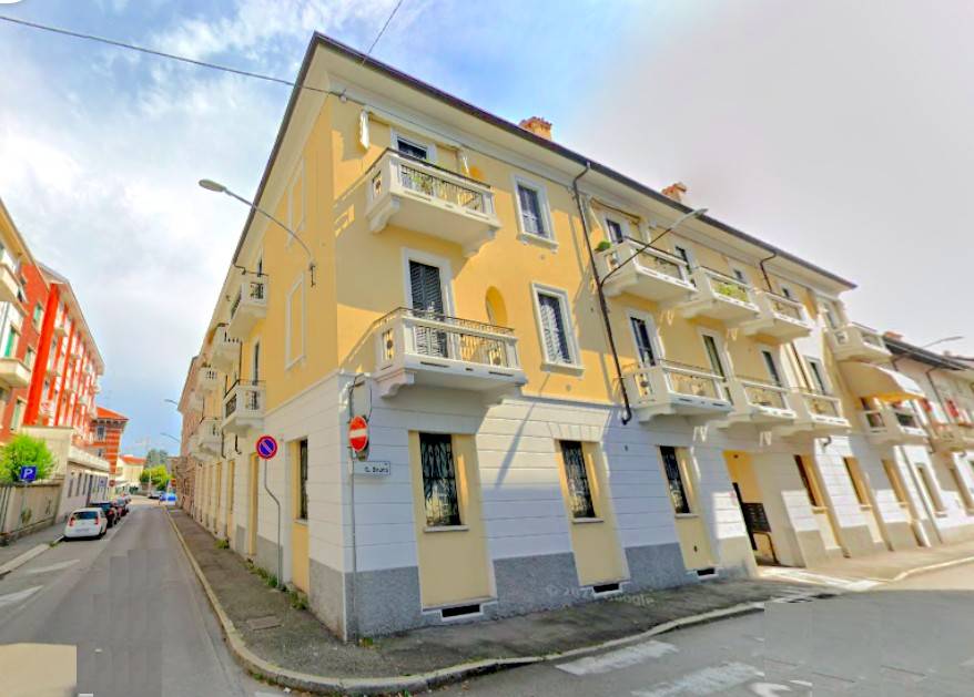 ufficio in vendita a Gallarate in zona Sciarè