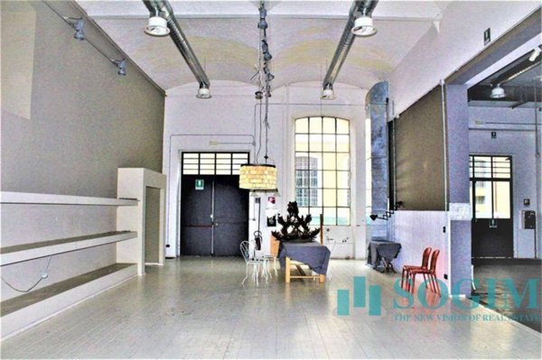 locale commerciale in vendita a Gallarate in zona Cascinetta