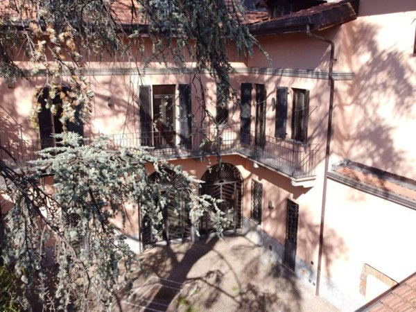 casa indipendente in vendita a Gallarate in zona Sciarè